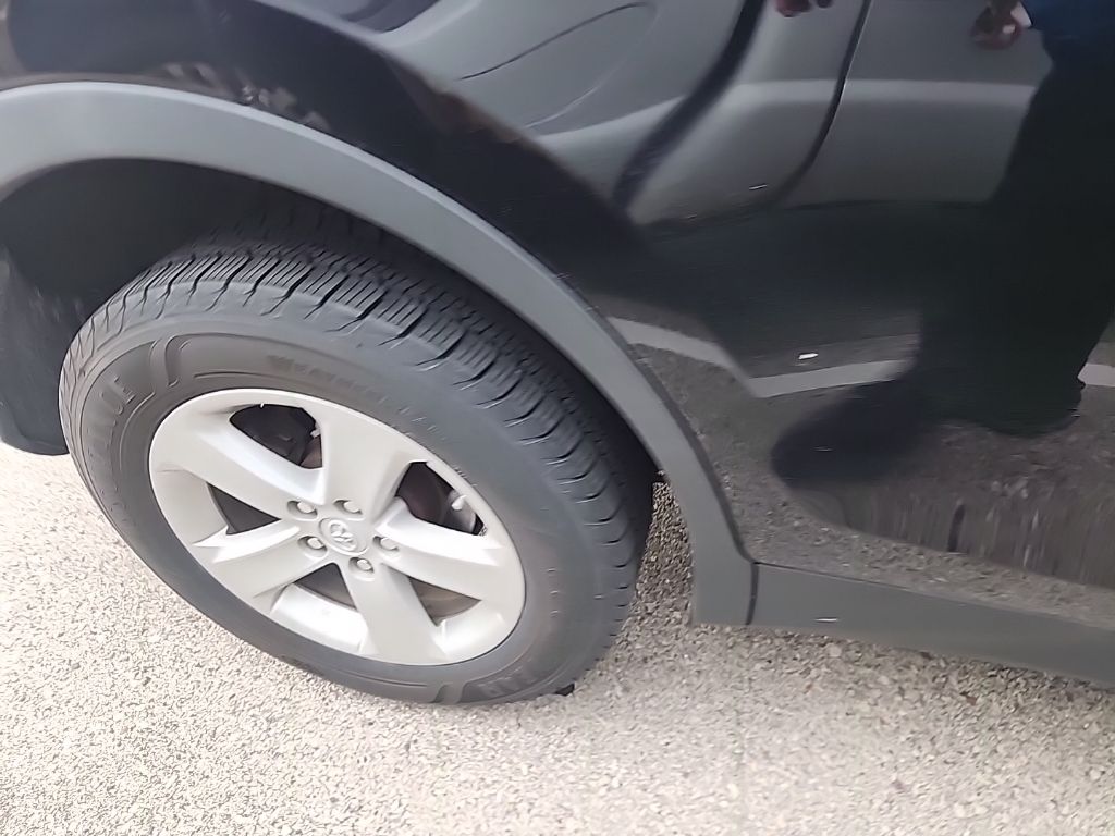 2013 Toyota RAV4 XLE photo 3