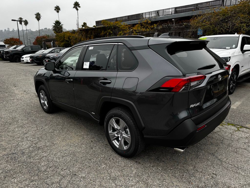 2025 Toyota RAV4 Hybrid XLE photo 3