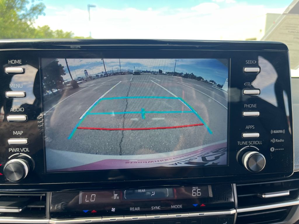 2022 Toyota Sienna XLE photo 24