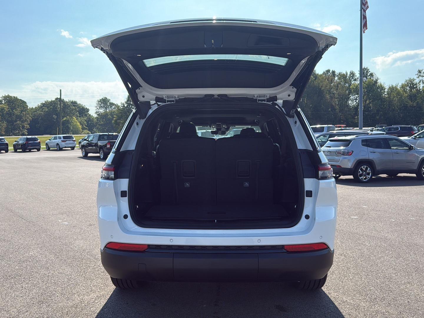 2025 Jeep Grand Cherokee Altitude X photo 13