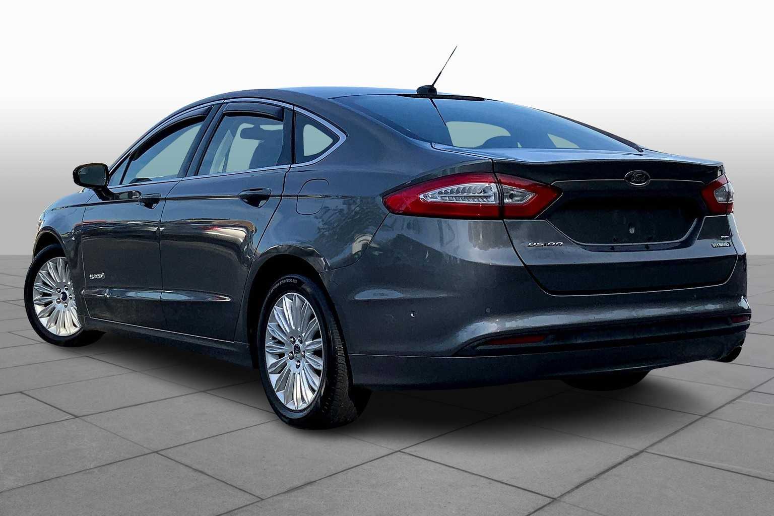 2014 Ford Fusion SE Hybrid photo 2