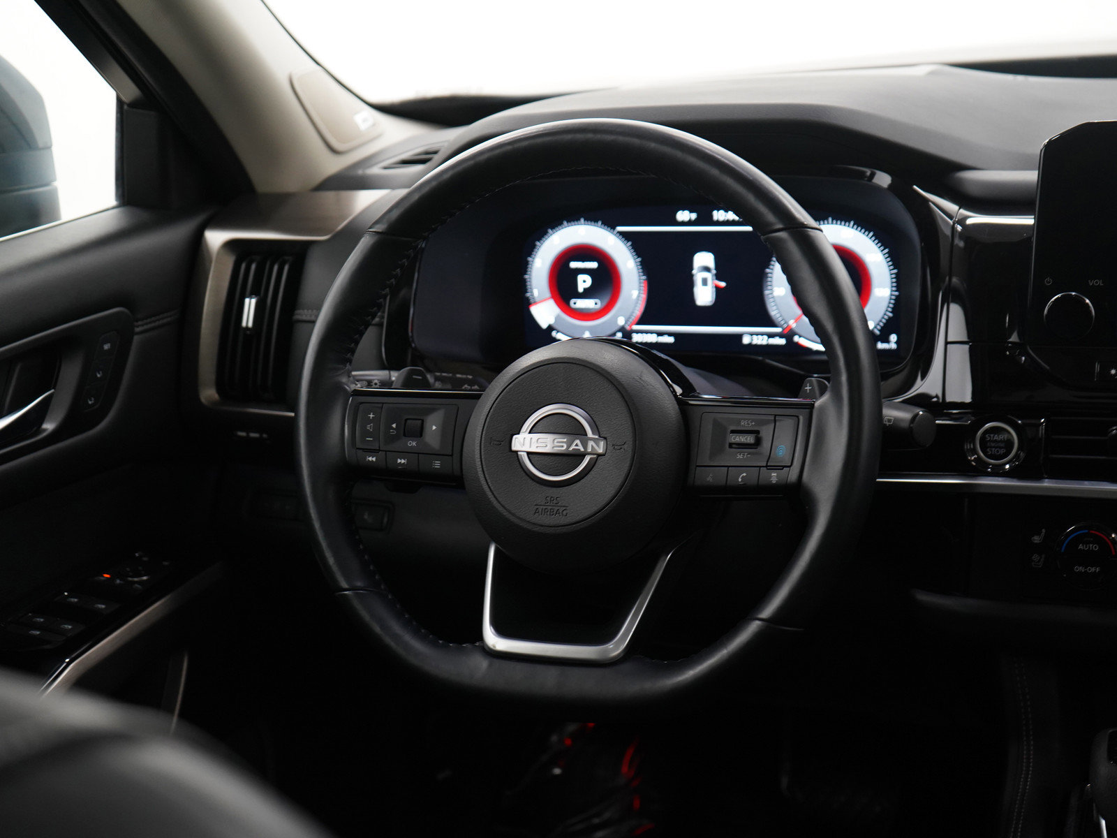 2023 Nissan Pathfinder Platinum photo 14