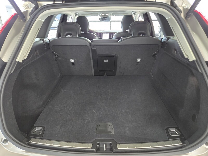 2025 Volvo XC60 B5 Plus photo 16