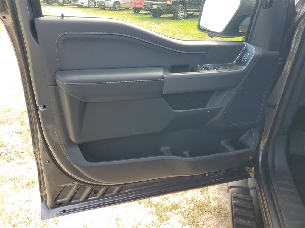 2025 Ford F-150 XLT photo 5