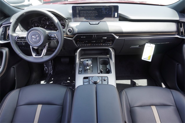 2025 Mazda CX-70 Plug-in Hybrid Premium Plus photo 2