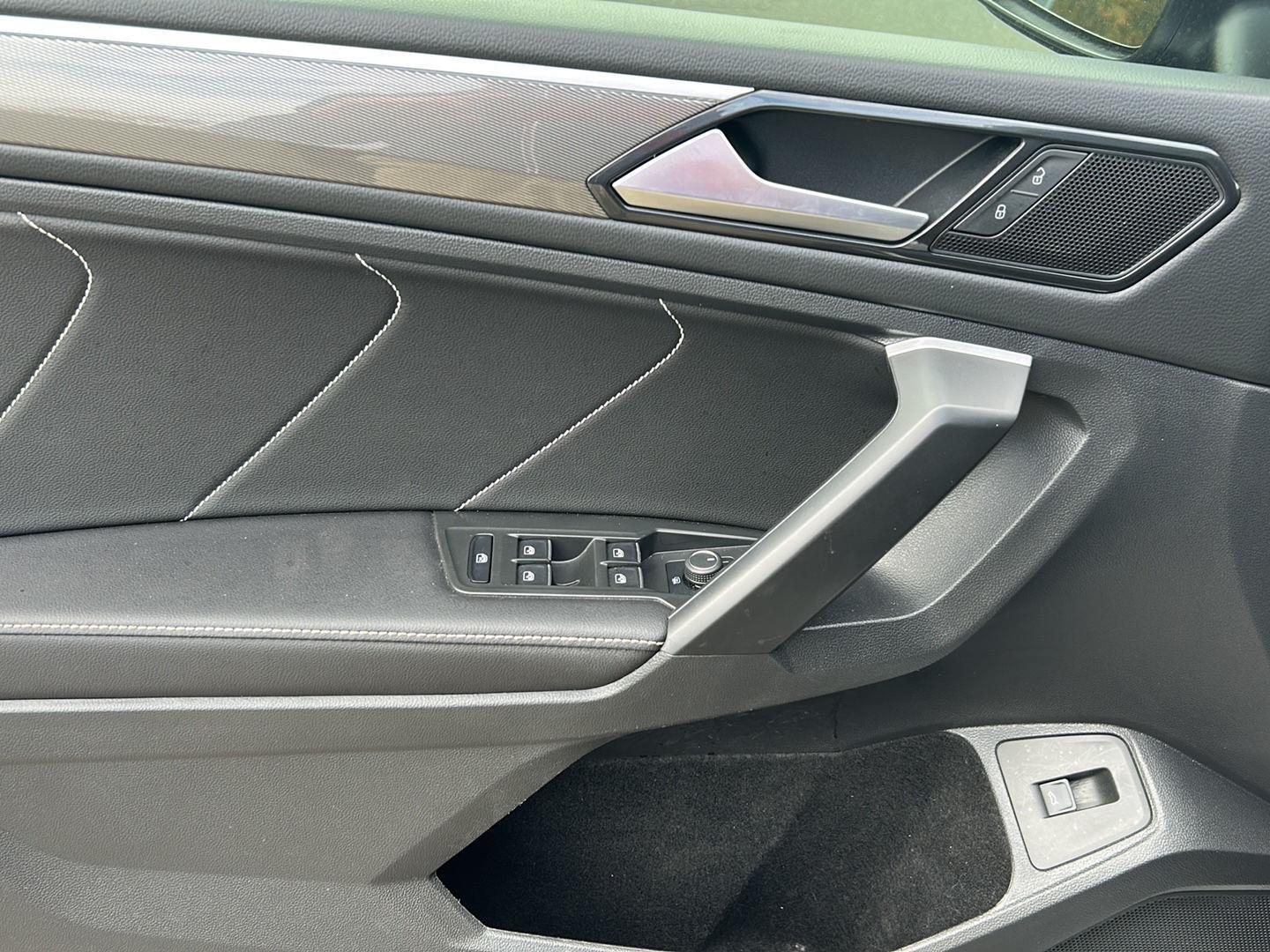 2024 Volkswagen Tiguan SE R-Line Black photo 4