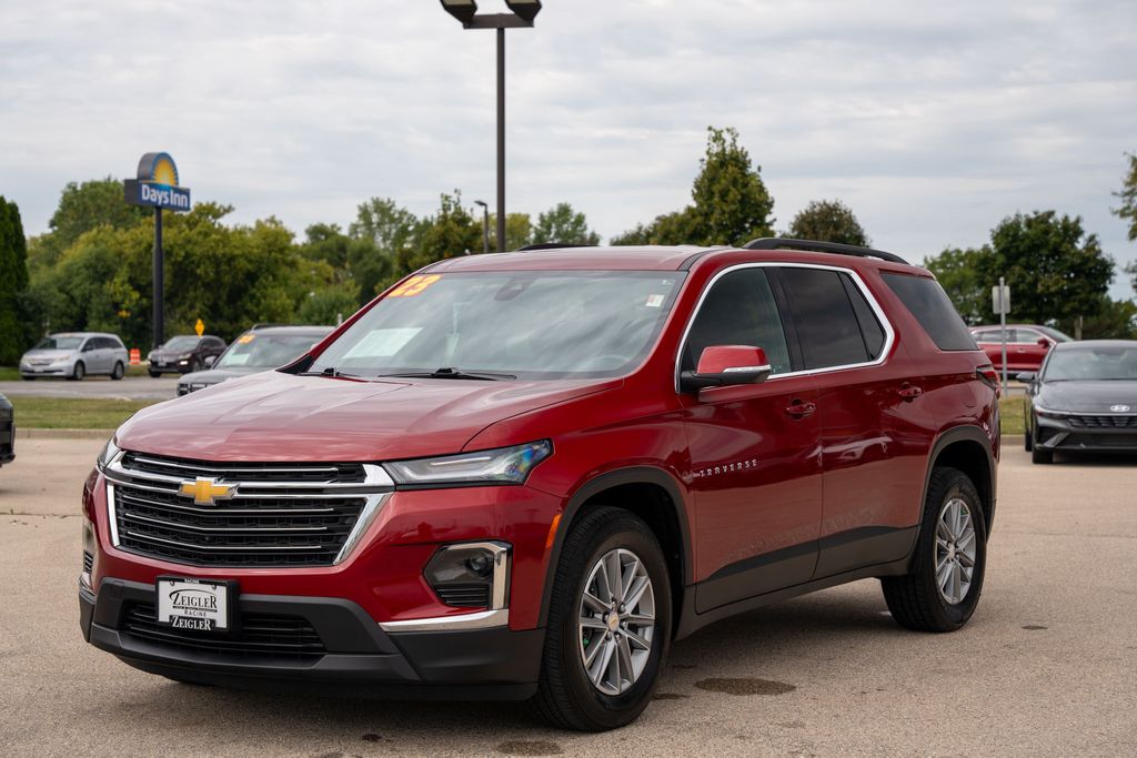 2023 Chevrolet Traverse photo 2