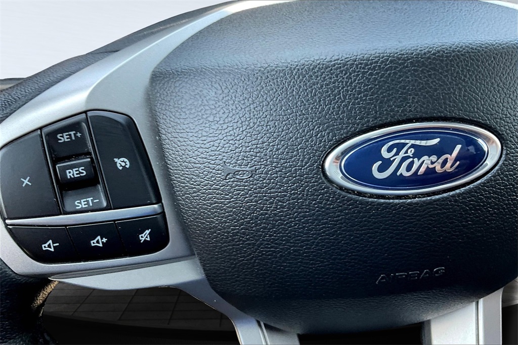 2023 Ford Explorer XLT photo 14