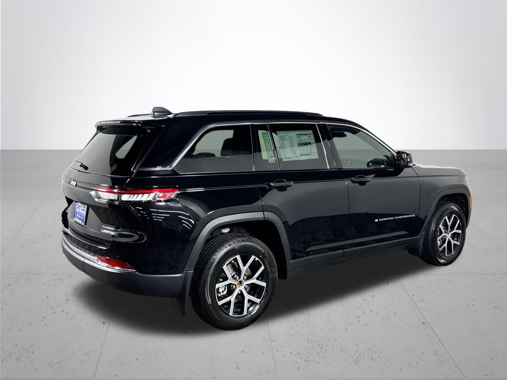 2025 Jeep Grand Cherokee Limited photo 3