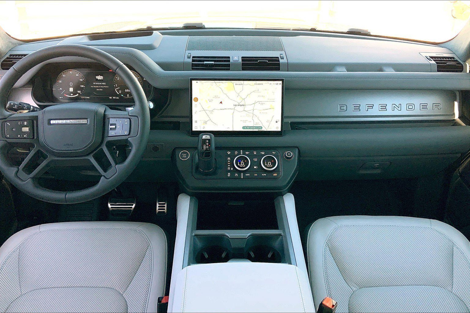 2025 Land Rover Defender 110 V8 photo 6