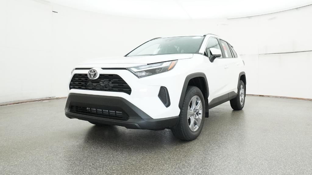 2025 Toyota RAV4 XLE photo 4
