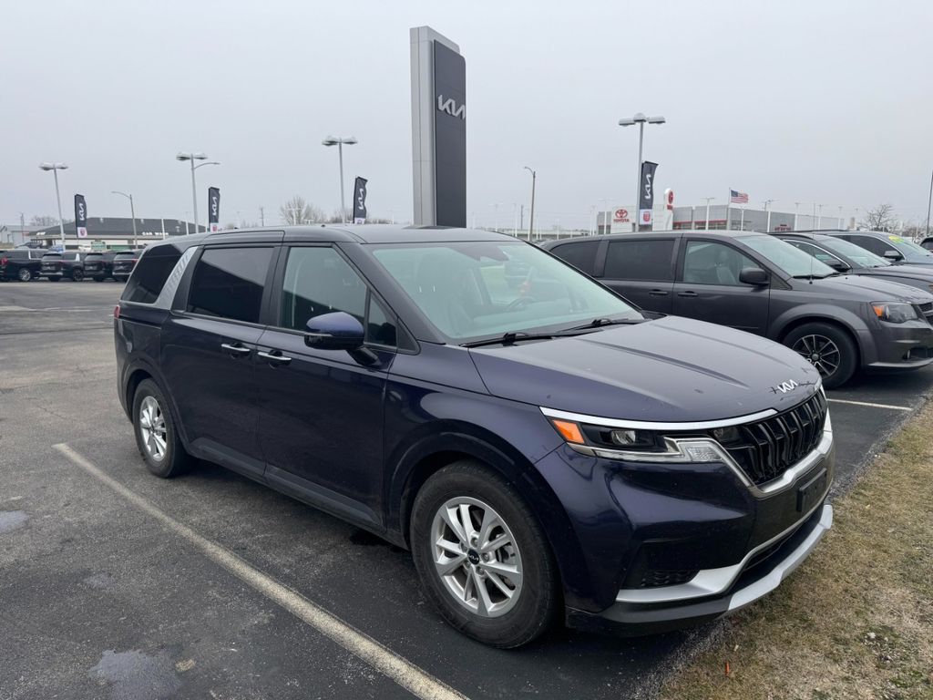 2023 Kia Carnival LX Seat Pkg's photo