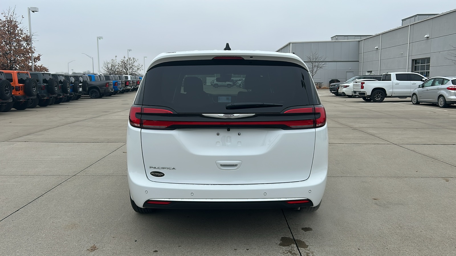 2026 Chrysler Pacifica photo 4