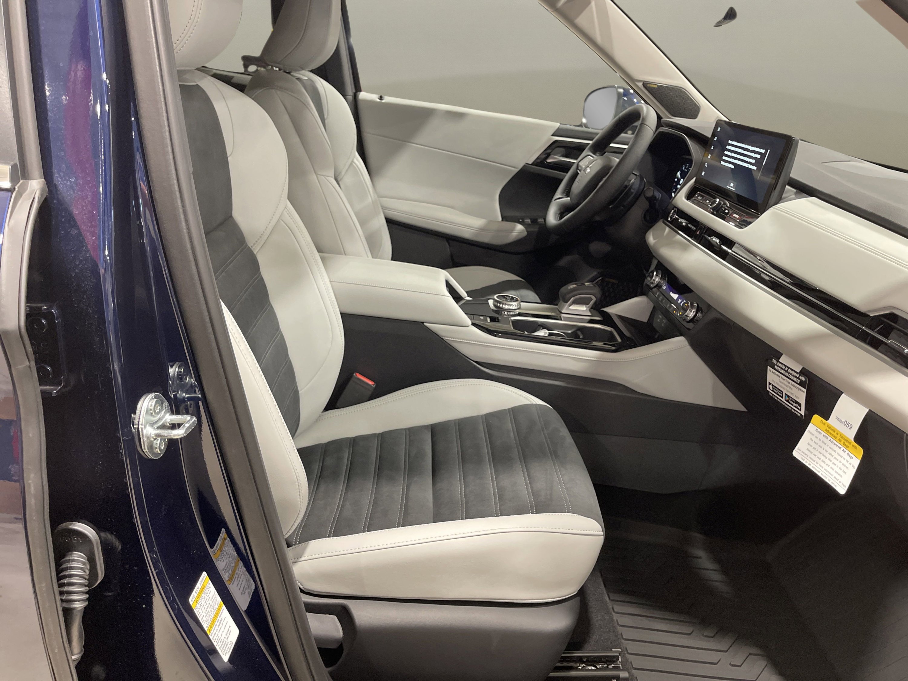 2025 Mitsubishi Outlander SE photo 14