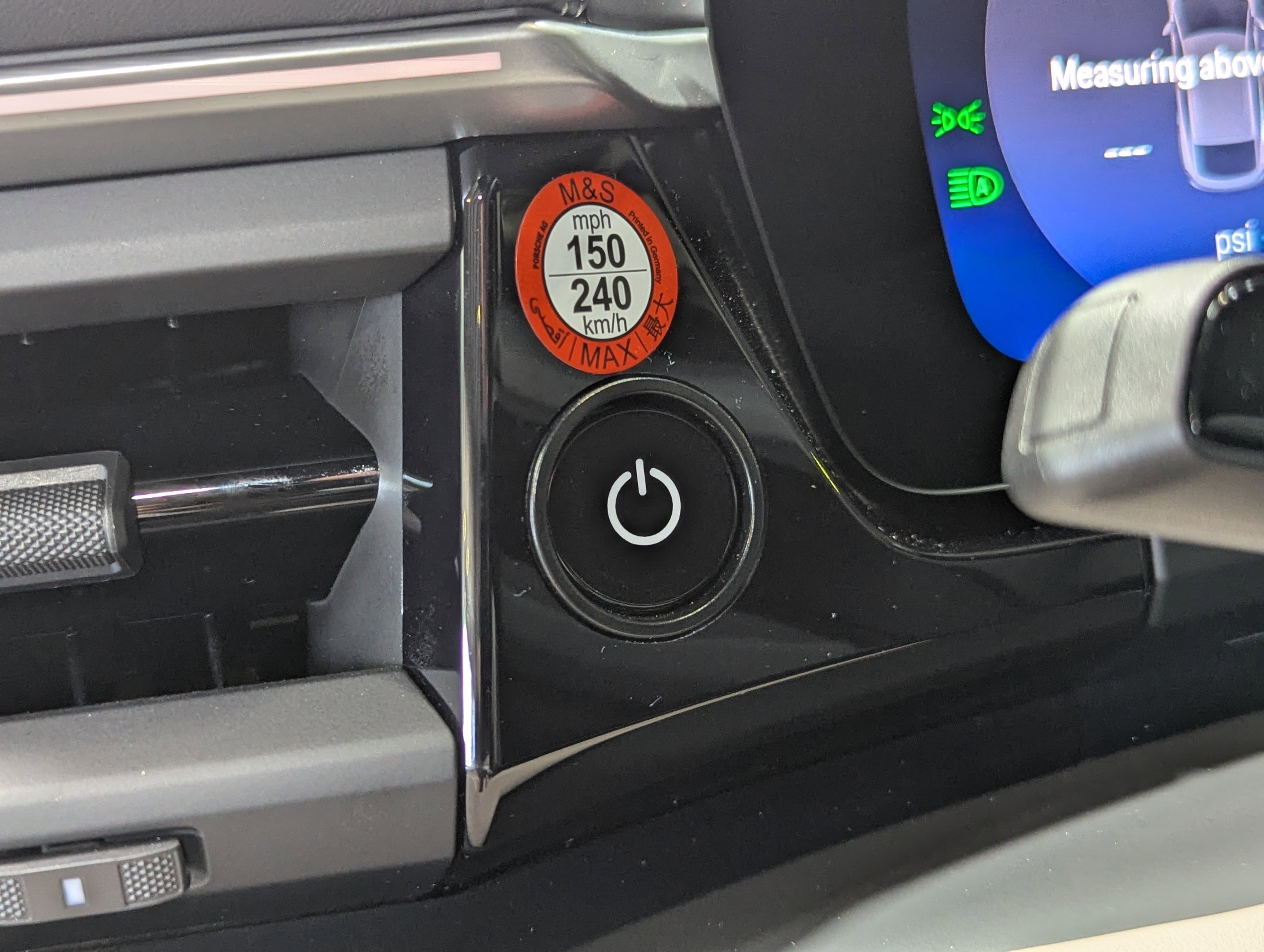 2025 Porsche Macan Electric photo 4