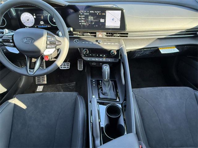 2025 Hyundai Elantra Base photo 18