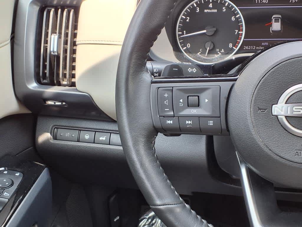 2023 Nissan Pathfinder SL photo 17