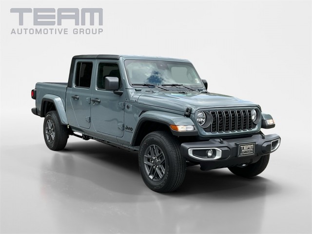 2025 Jeep Gladiator Sport S's photo