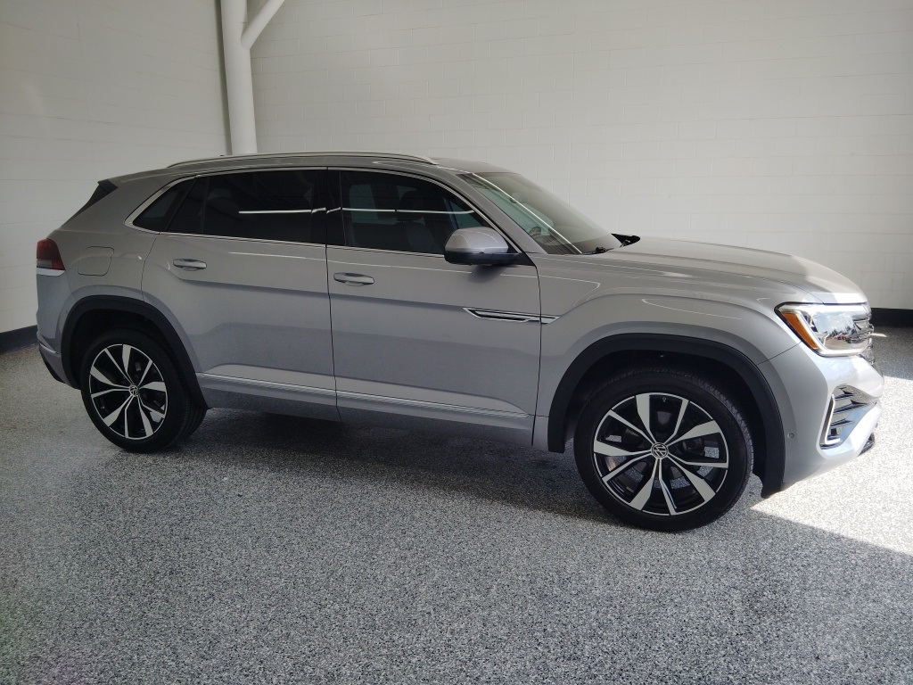 2024 Volkswagen Atlas Cross Sport SEL Premium R-Line photo 3