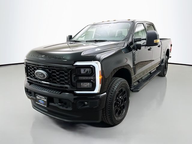 2025 Ford F-350 XLT photo 3