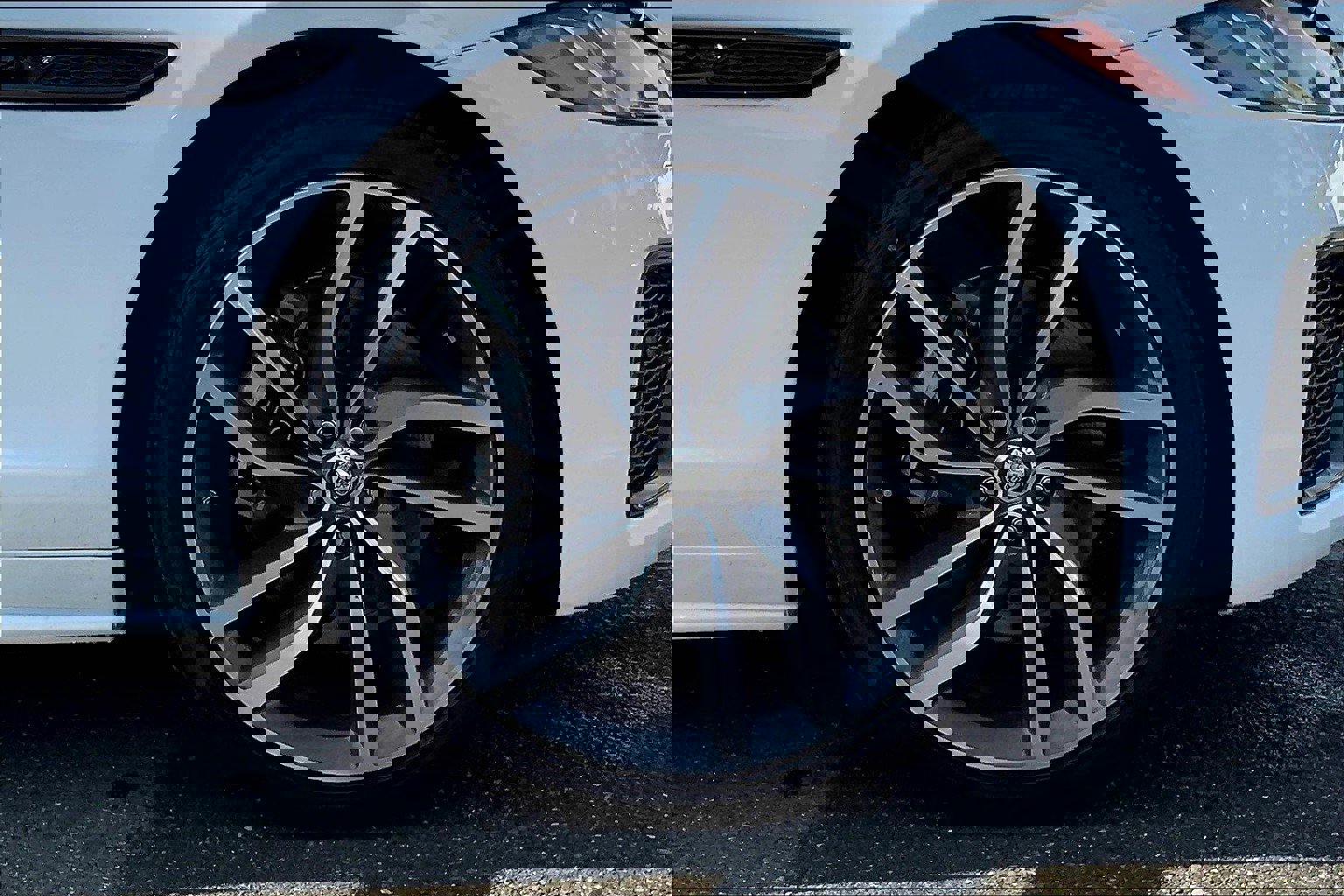 2024 Jaguar XF P300 R-Dynamic SE photo 12