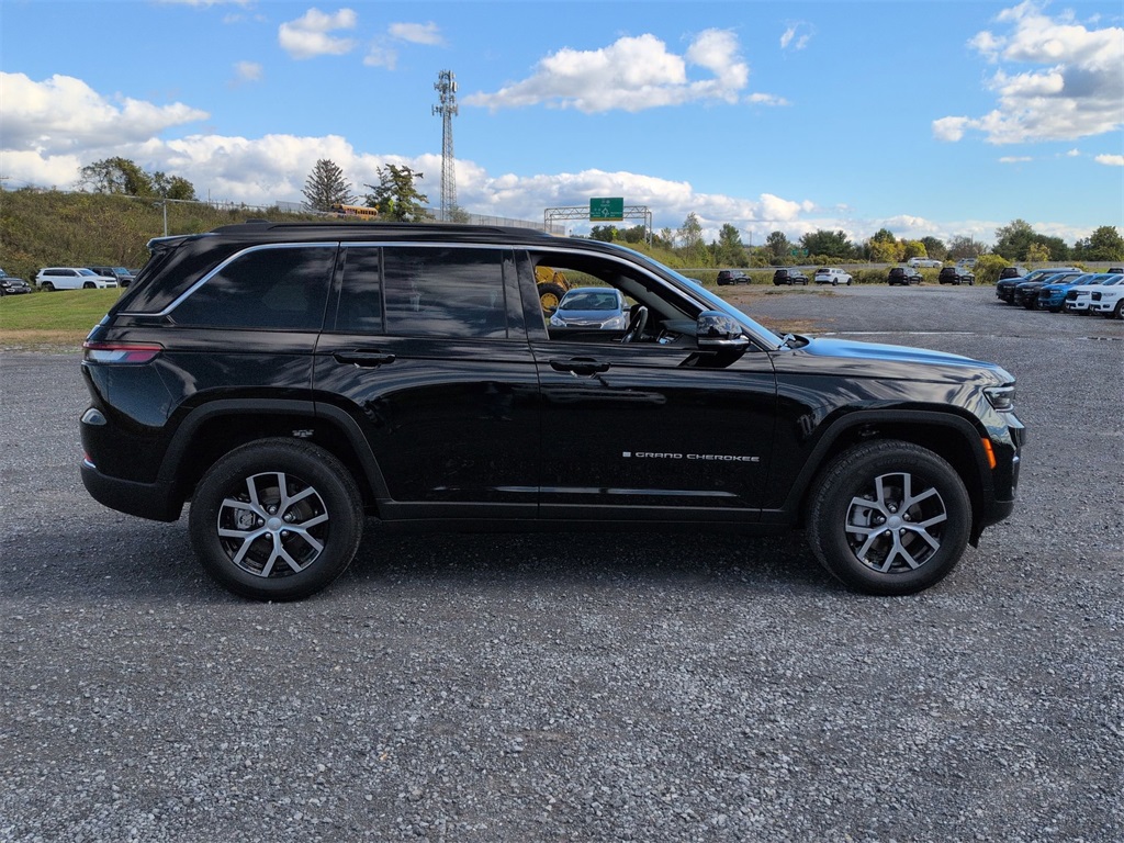 2025 Jeep Grand Cherokee Limited photo 2
