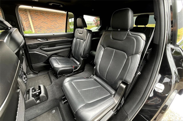 2022 Jeep Grand Cherokee Overland photo 23
