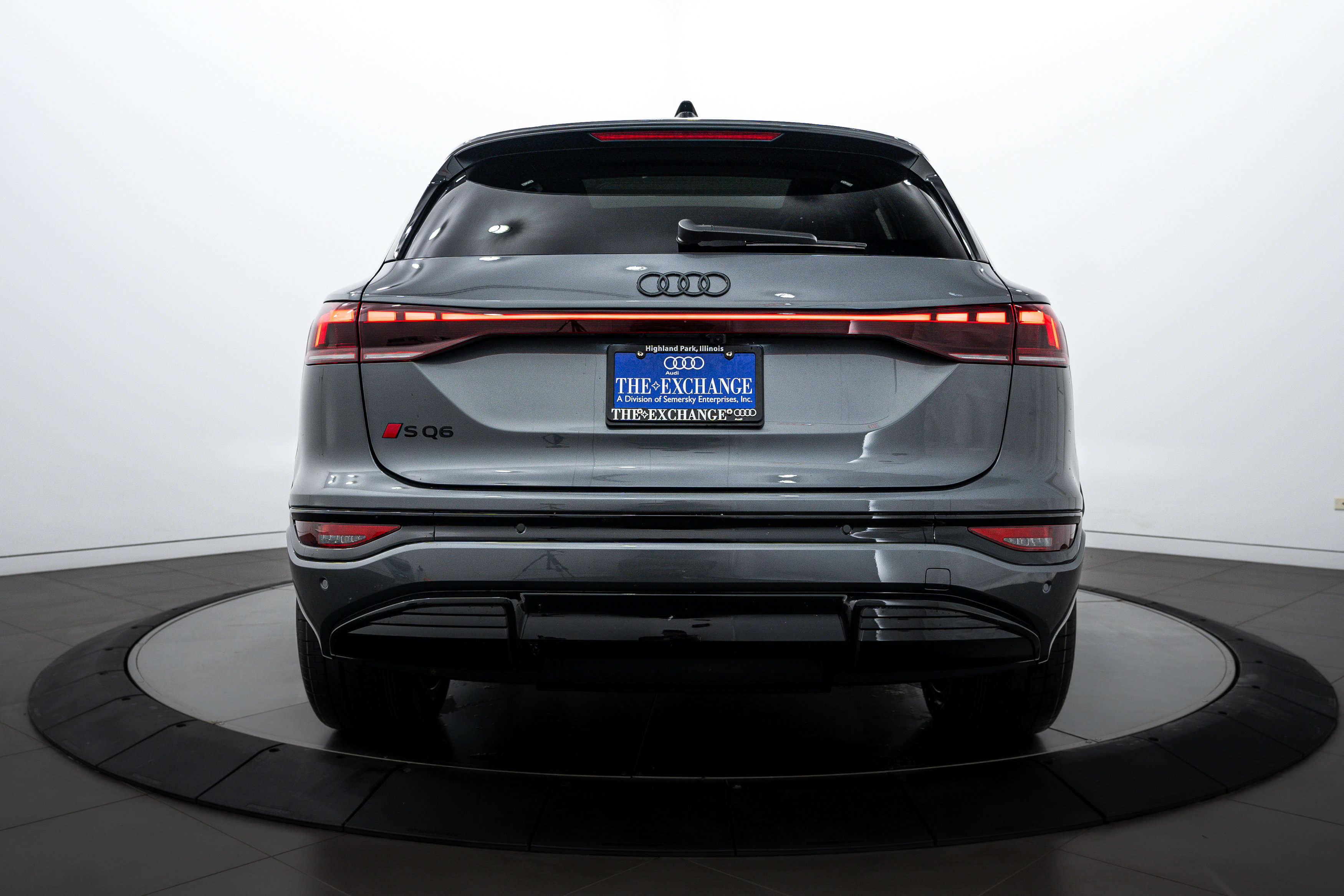 2025 Audi SQ6 photo 12