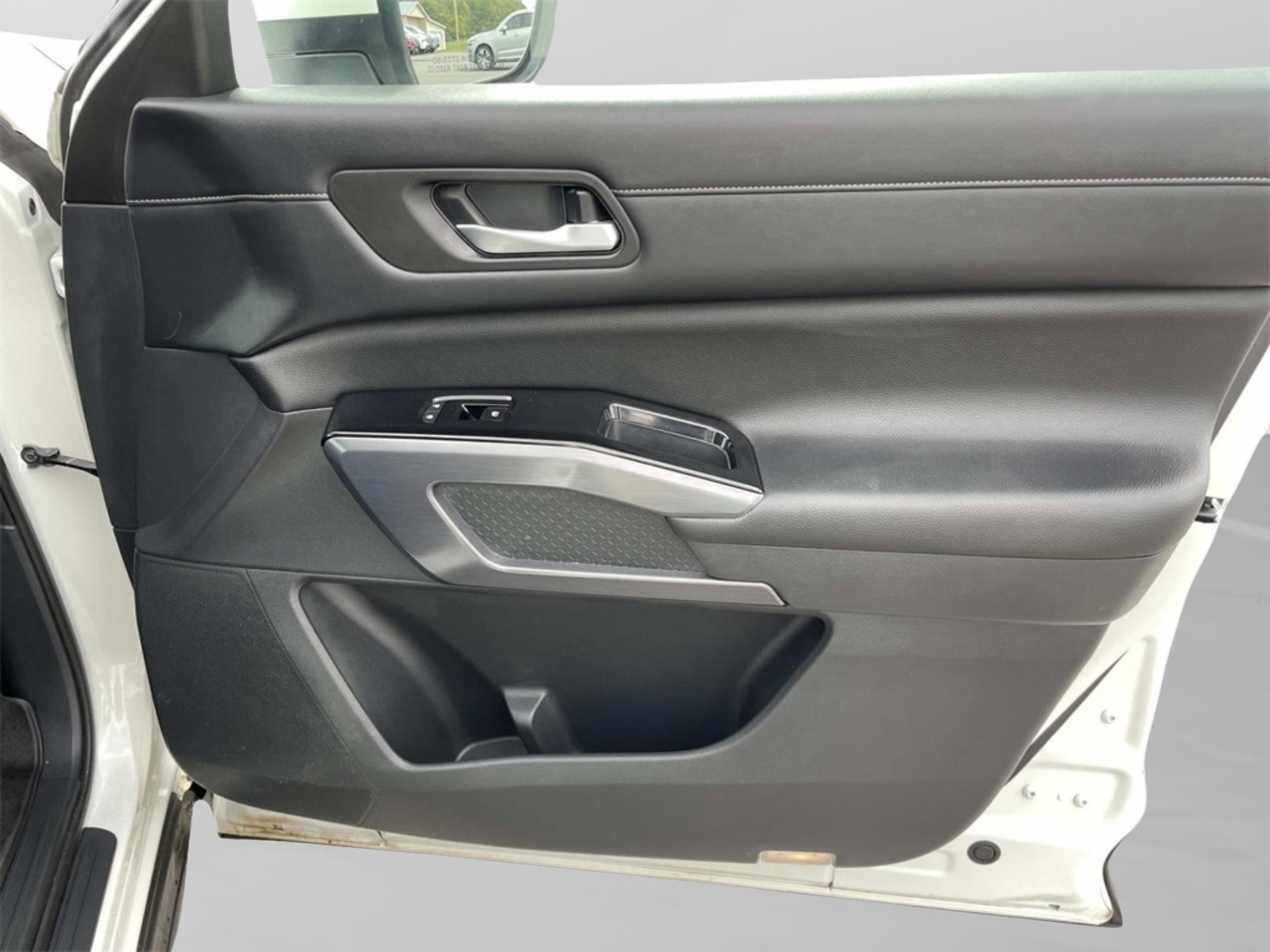 2022 Nissan Pathfinder SL photo 24