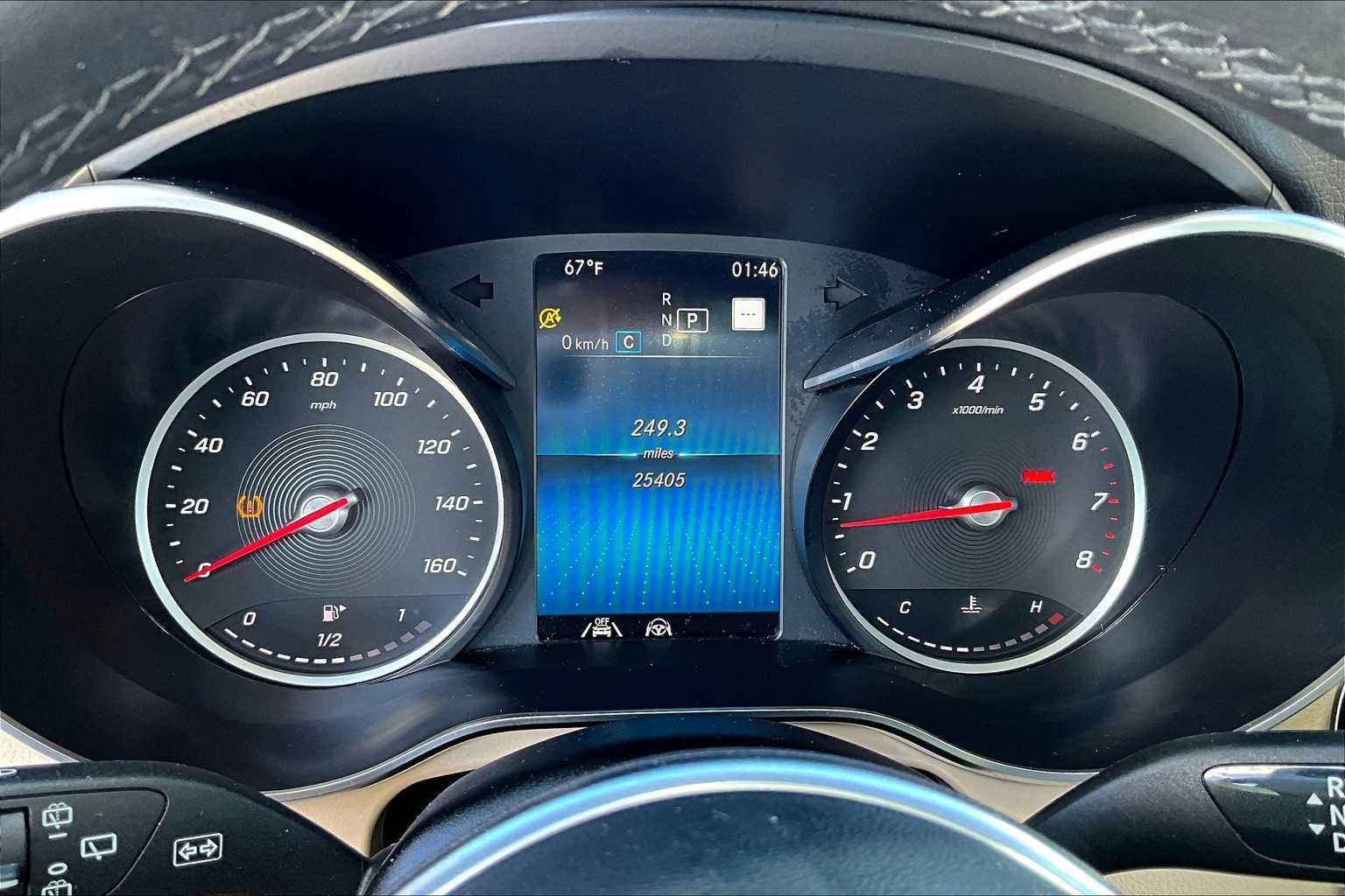 2021 Mercedes Benz GLC 300 photo 25