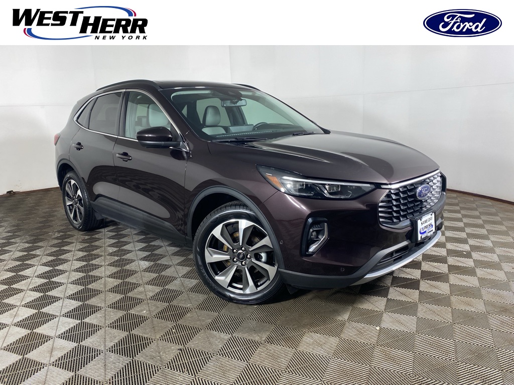 2023 Ford Escape Platinum's photo