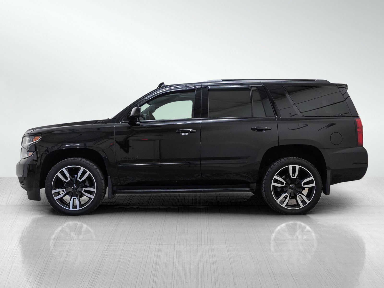 2018 Chevrolet Tahoe Premier photo 2