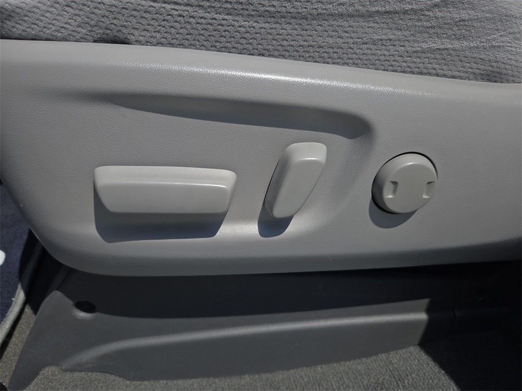 2020 Toyota Sienna LE photo 25