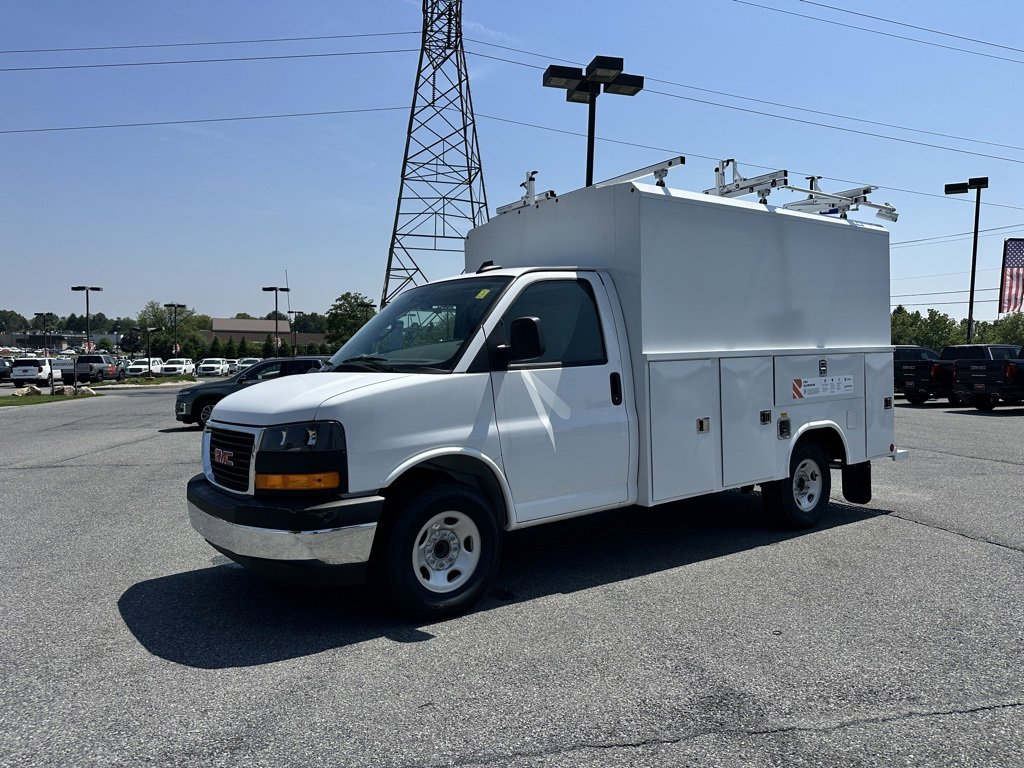 2025 Gmc Savana Cutaway 3500 photo 2