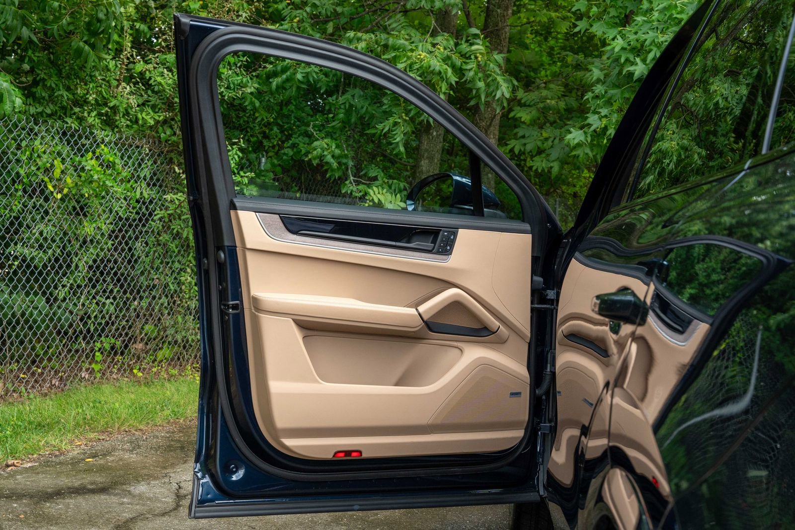 2025 Porsche Cayenne Base photo 20