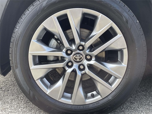 2023 Toyota RAV4 XLE Premium photo 6