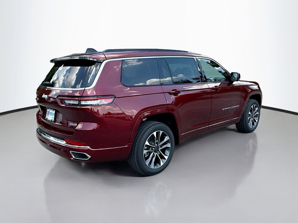 2025 Jeep Grand Cherokee Overland photo 4