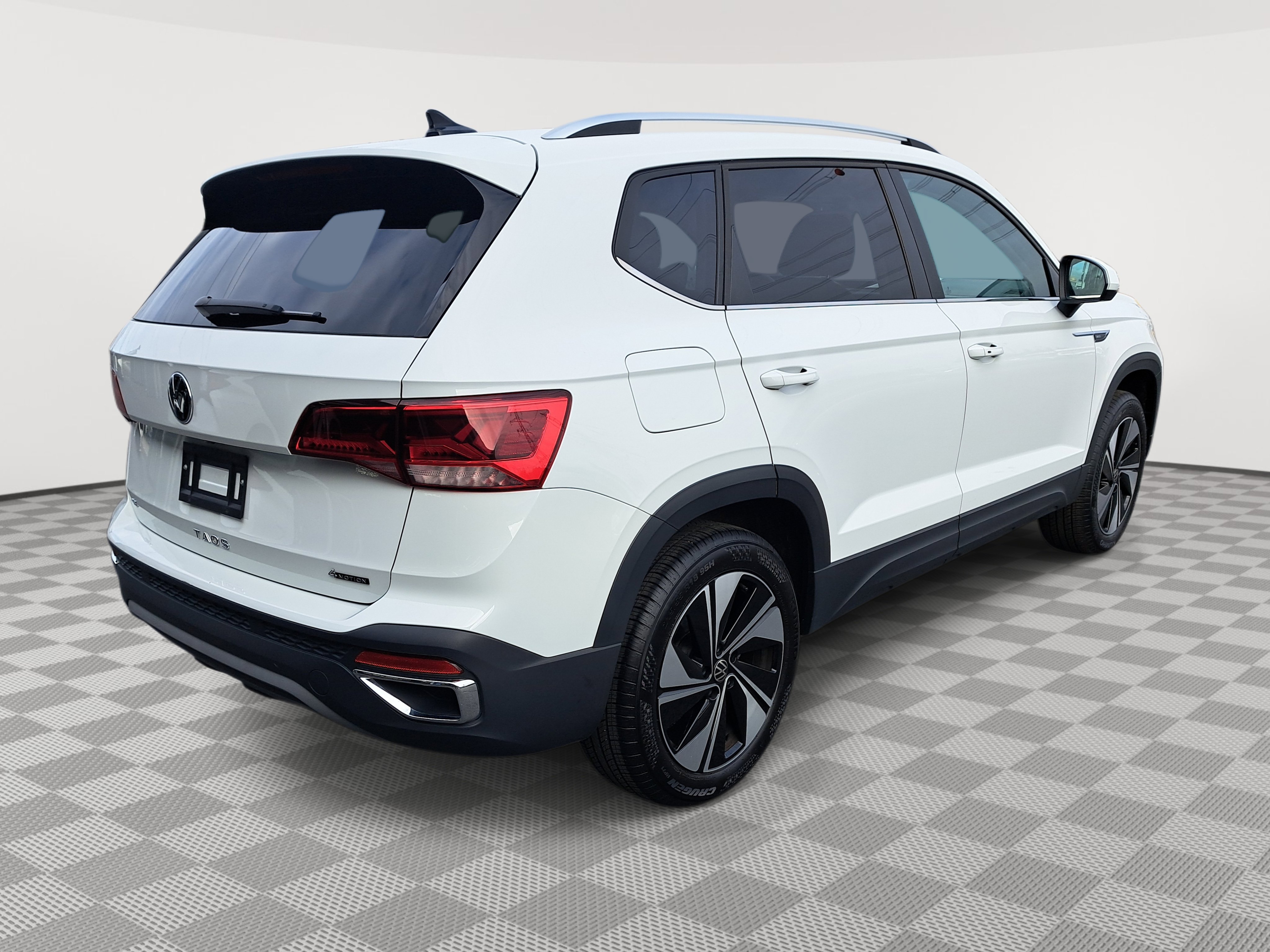 2024 Volkswagen Taos SE photo 3