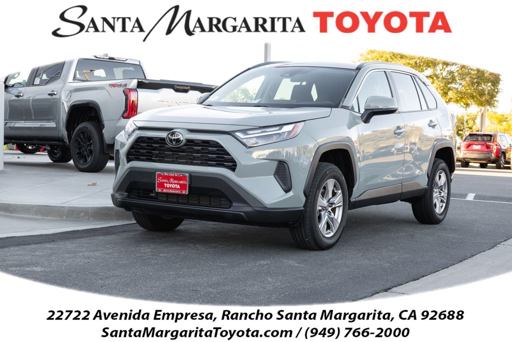 2023 Toyota RAV4 XLE's photo