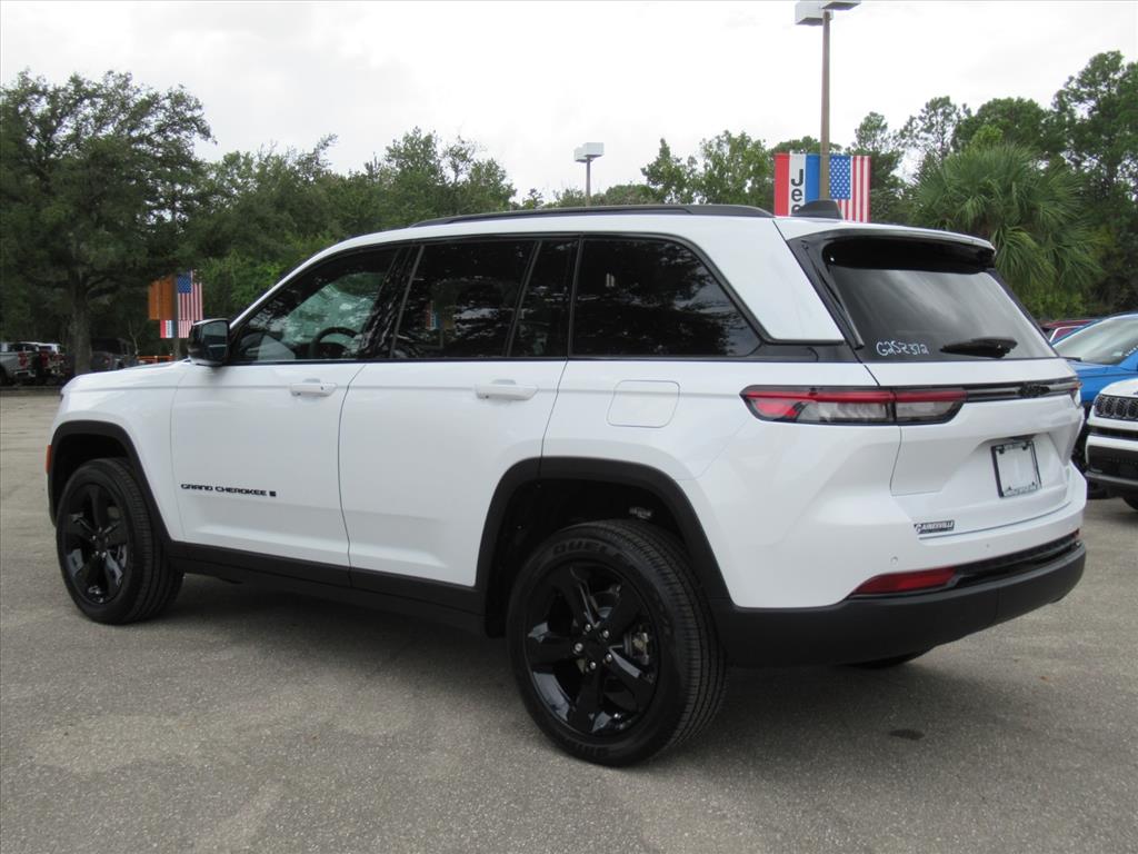 2025 Jeep Grand Cherokee Altitude photo 4