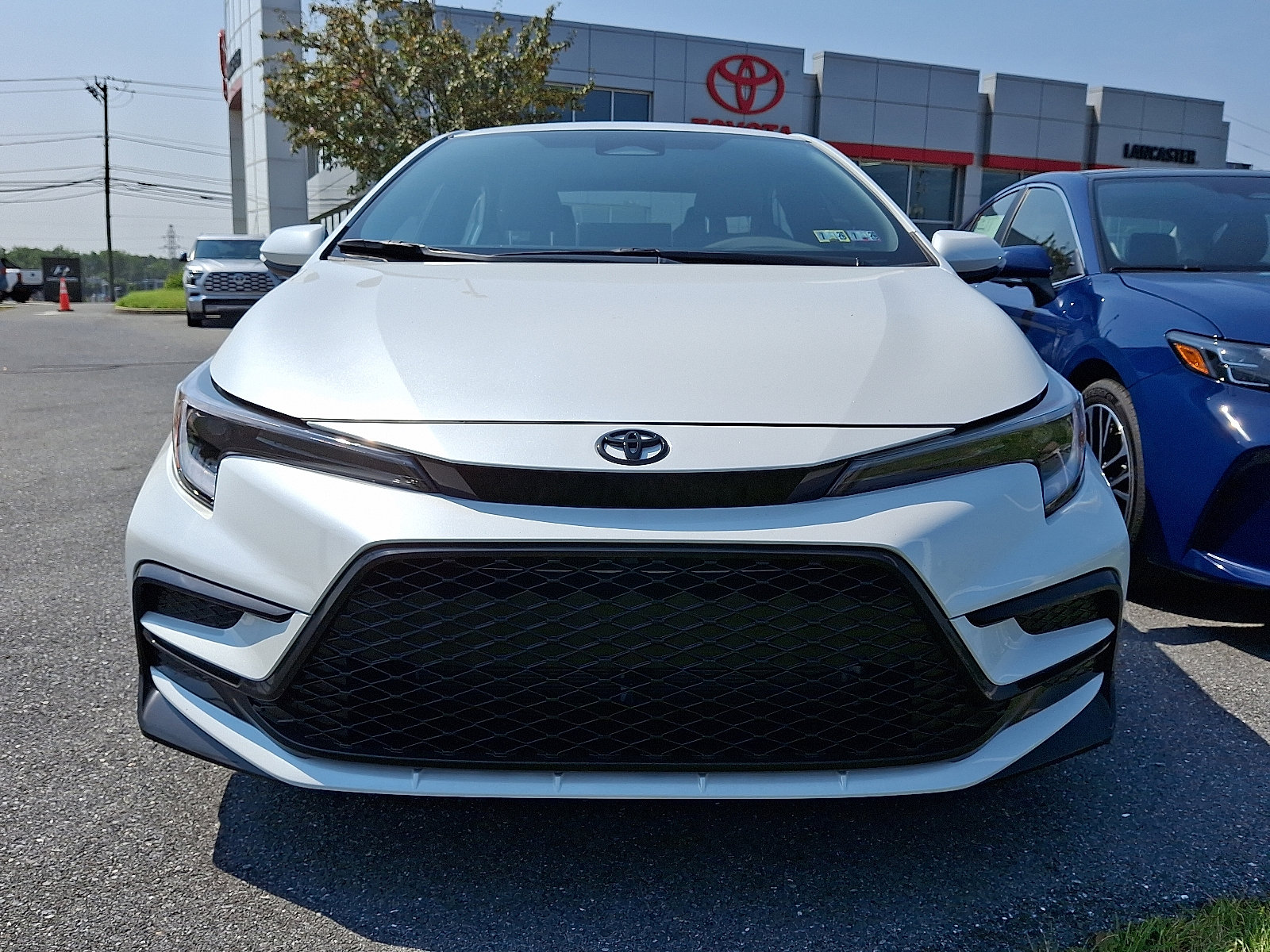 2025 Toyota Corolla SE photo 2