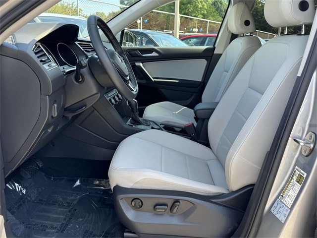 2021 Volkswagen Tiguan SE photo 13