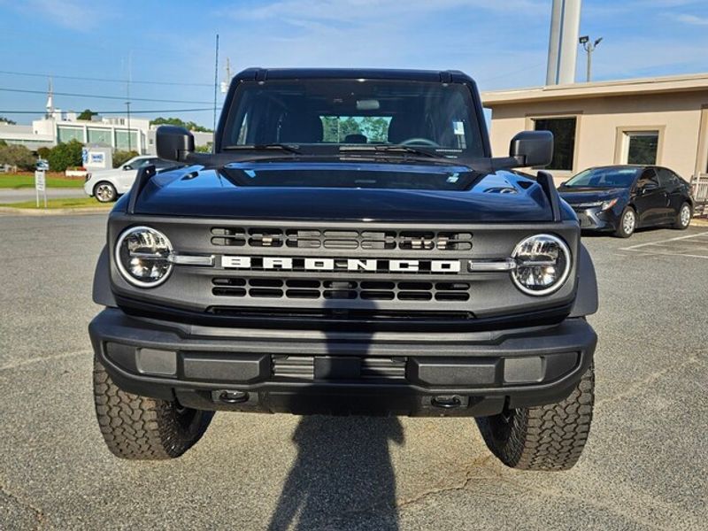 2025 Ford Bronco Base photo 2