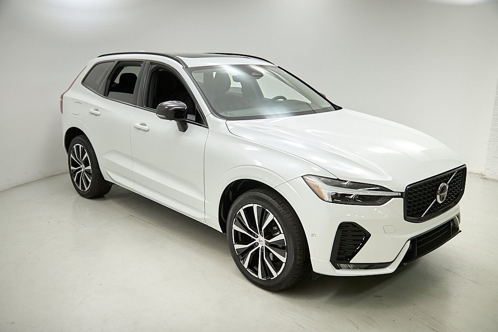 2023 VOLVO XC60 - Image 3