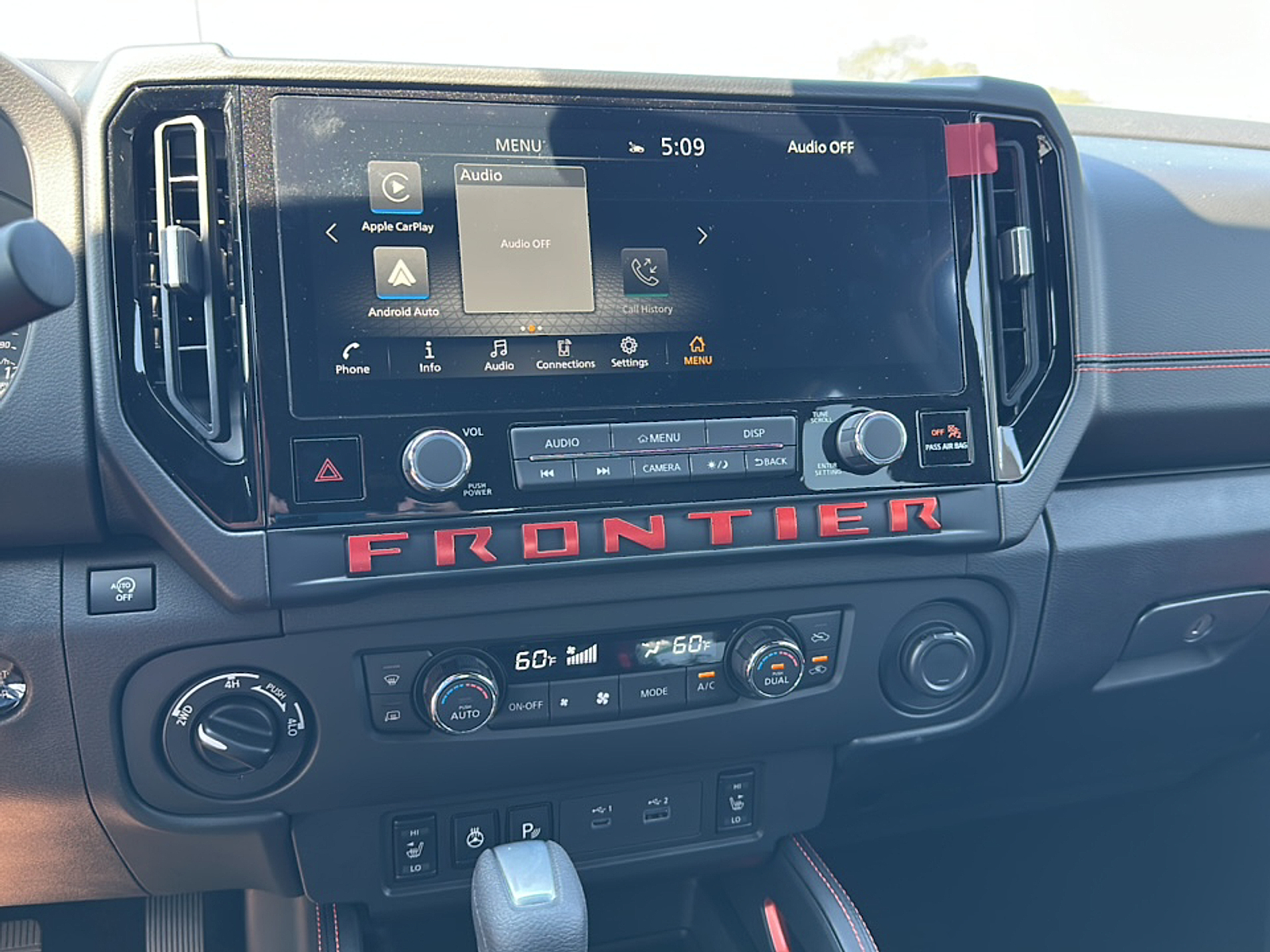 2026 Nissan Frontier PRO-4X Crew Cab photo 4