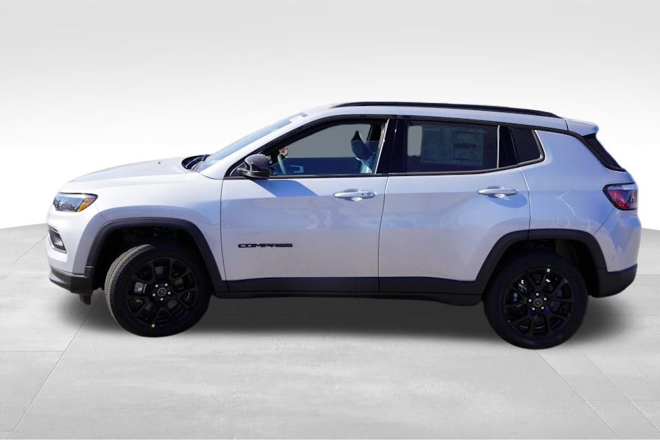 2025 Jeep Compass Latitude photo 3