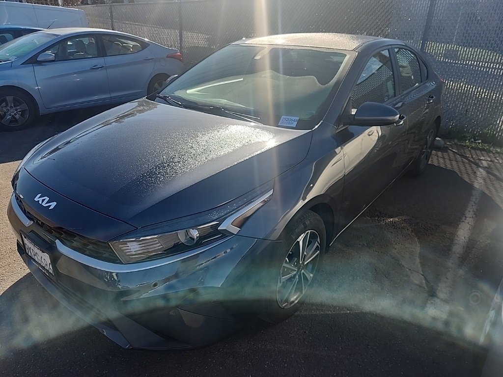 2024 Kia Forte LXS photo 3