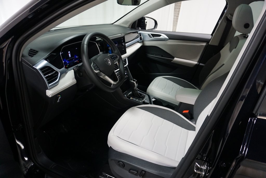 2025 Volkswagen Taos SE photo 12