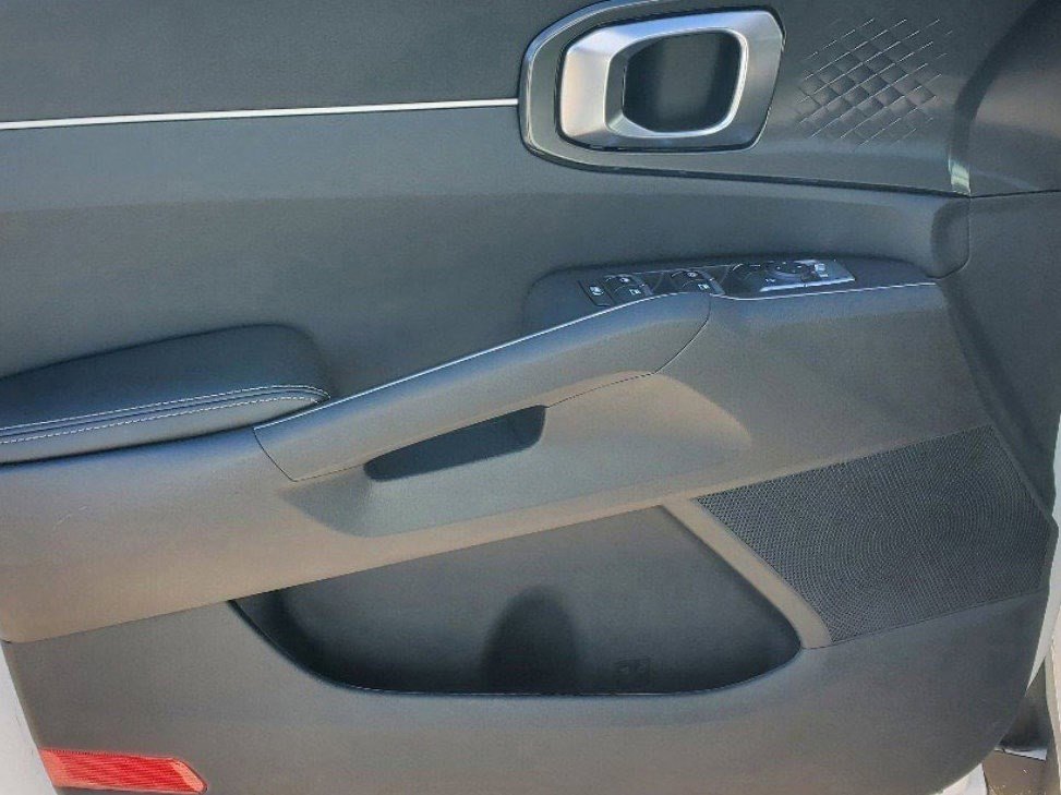 2025 Kia Sorento S photo 14