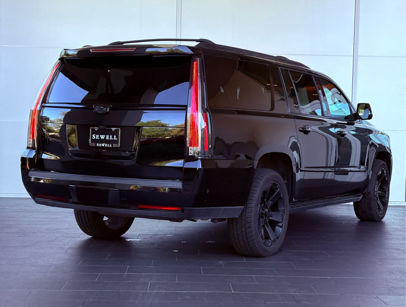 2019 Cadillac Escalade ESV Premium Luxury photo 2